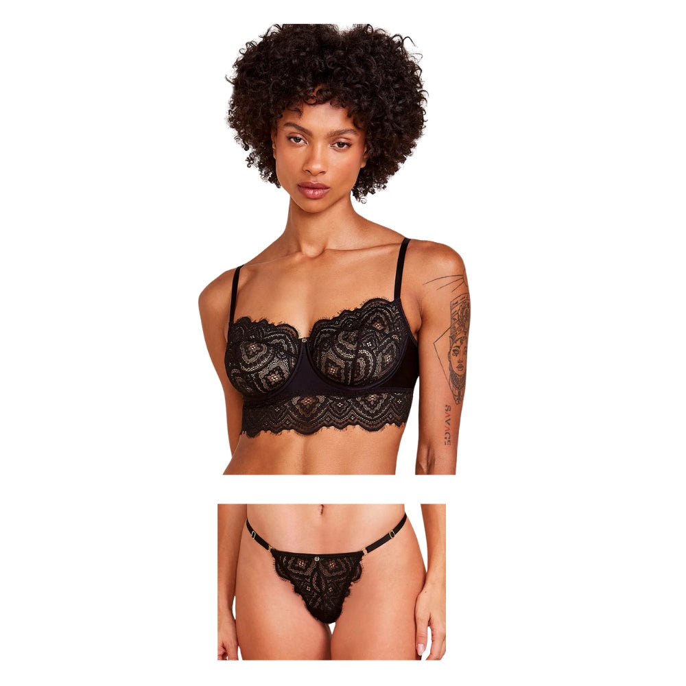 Conjunto de Lingerie Sutiã e Calcinha String Fio Dental em Renda