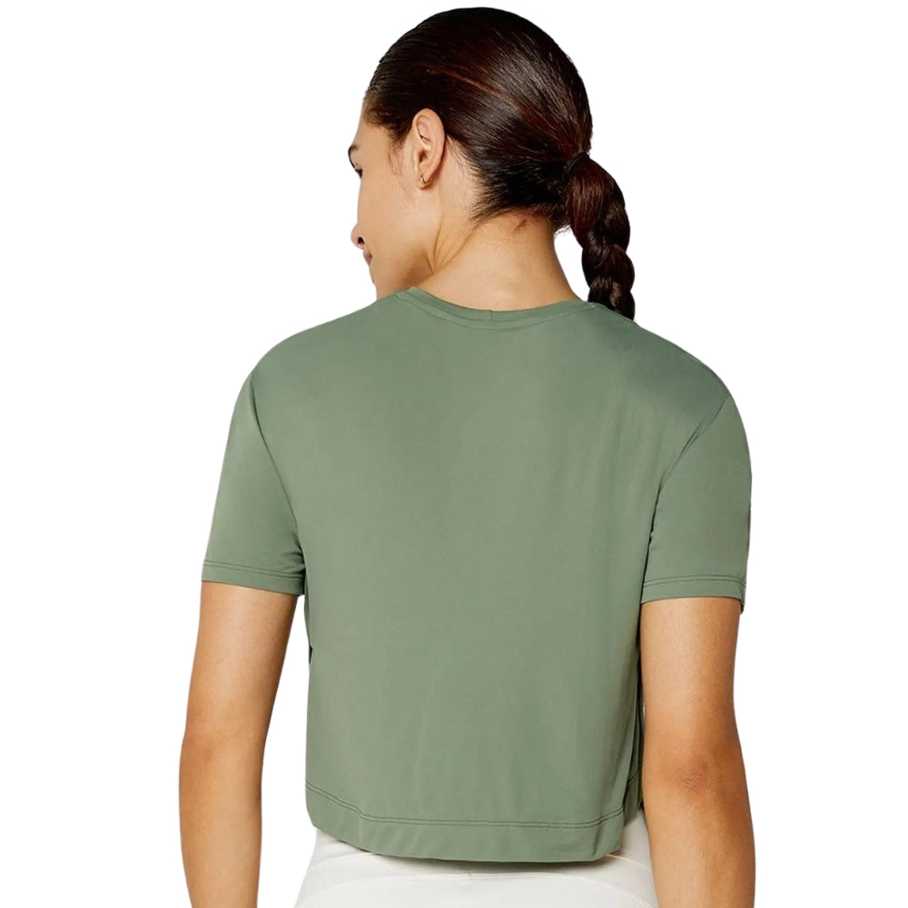 T-SHIRT Cropped com Aberturas Laterais e Proteção UV