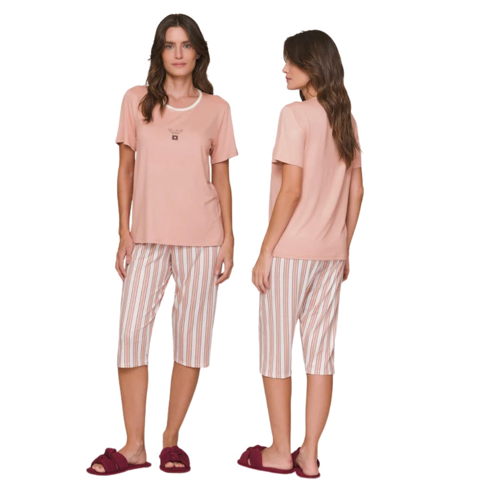 Pijama Feminino Camiseta Manga Curta e Calça Capri com Listras Get Relaxed em Sublime Touch