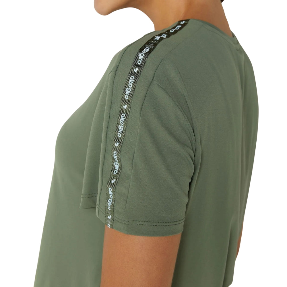 T-SHIRT Cropped com Aberturas Laterais e Proteção UV