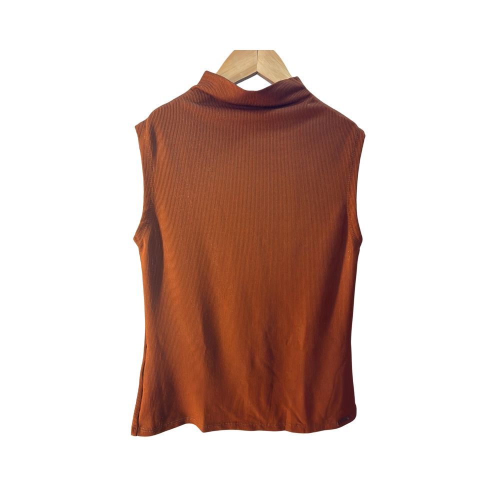 Blusa Regata com Gola Leve e Confortável