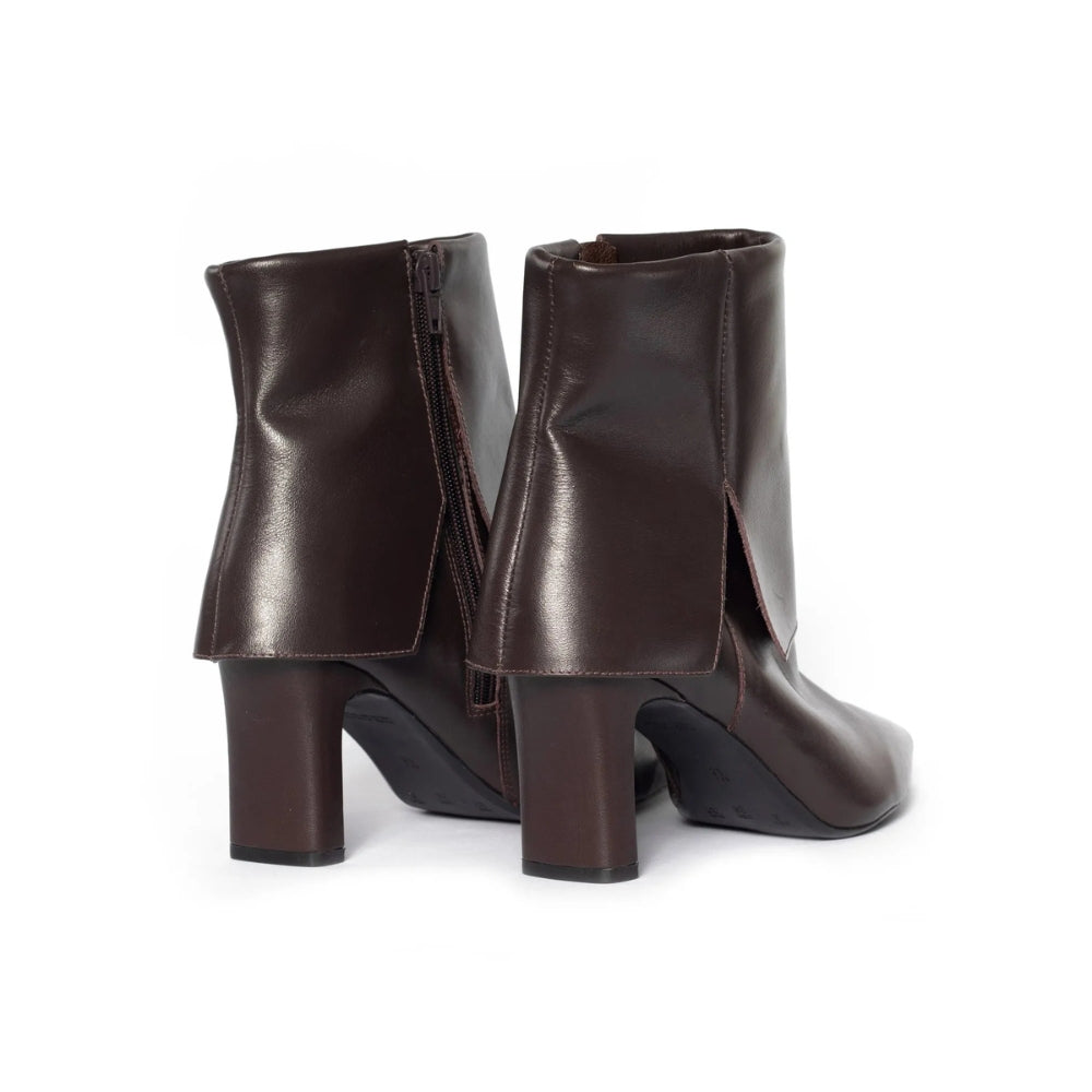 Bota em Couro com Pala de Camurça e Salto Mônaco Café