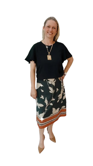 Saia Microfibra Porcelana Delicate Floral Gille: Elegância e Estilo em Cada Detalhe!