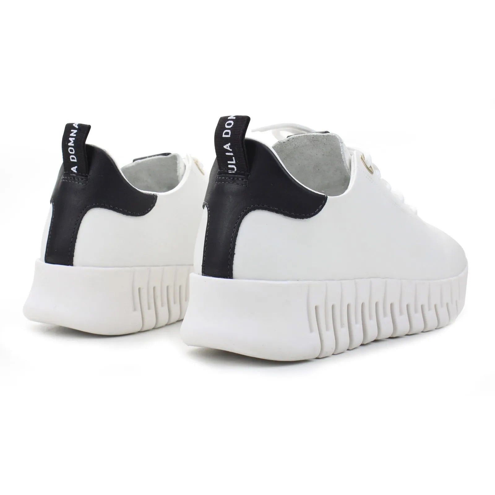 Tênis Flow Wave Branco em Couro e Detalhe em Preto Giulia Domna