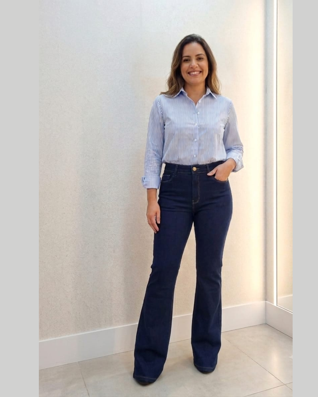 Calça Jeans Boot Cut em Algodão Alonga e Valoriza a Silhueta