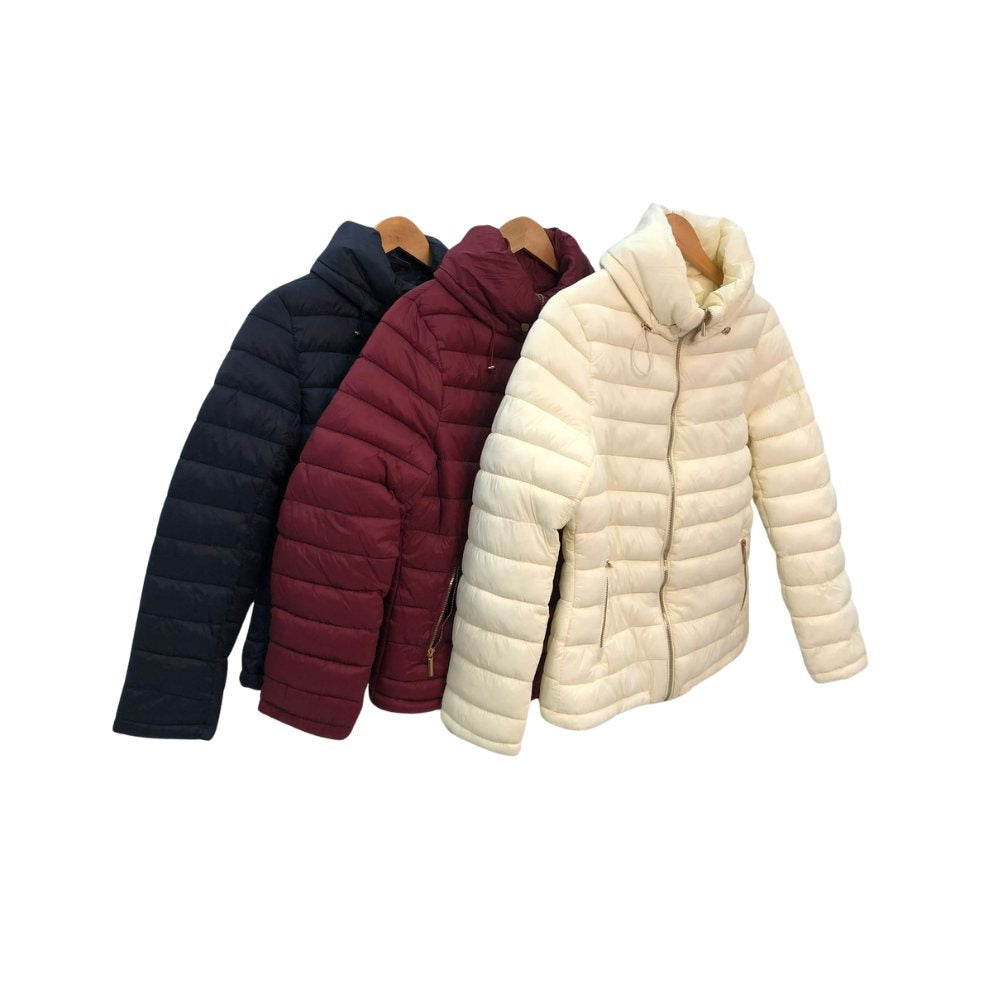 Jaqueta Feminina em Fibra e Capuz