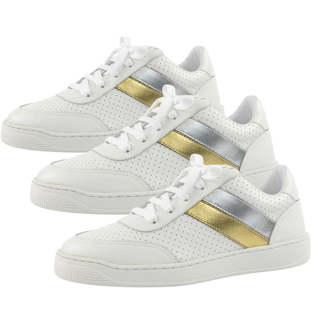 Tênis em Couro com Detalhes na Lateral