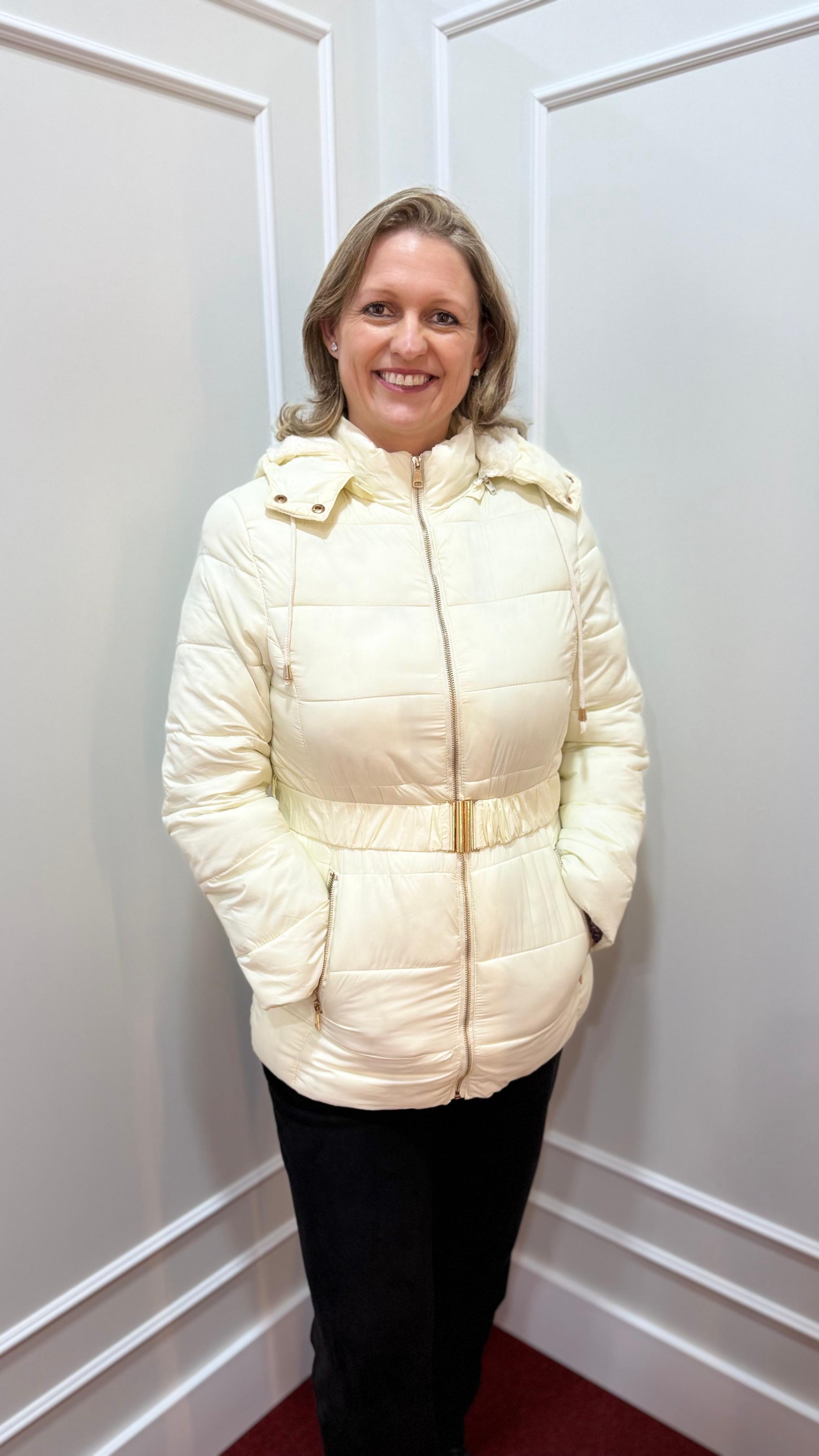 Jaqueta Alongada em Fibra com Pelo e Capuz Removível