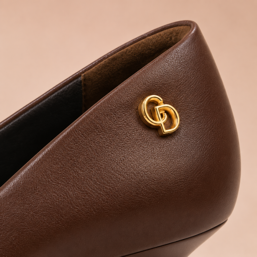 Scarpin Feminino de Bico Fino e Salto Fino de 6 cm em Couro | Giulia Domna