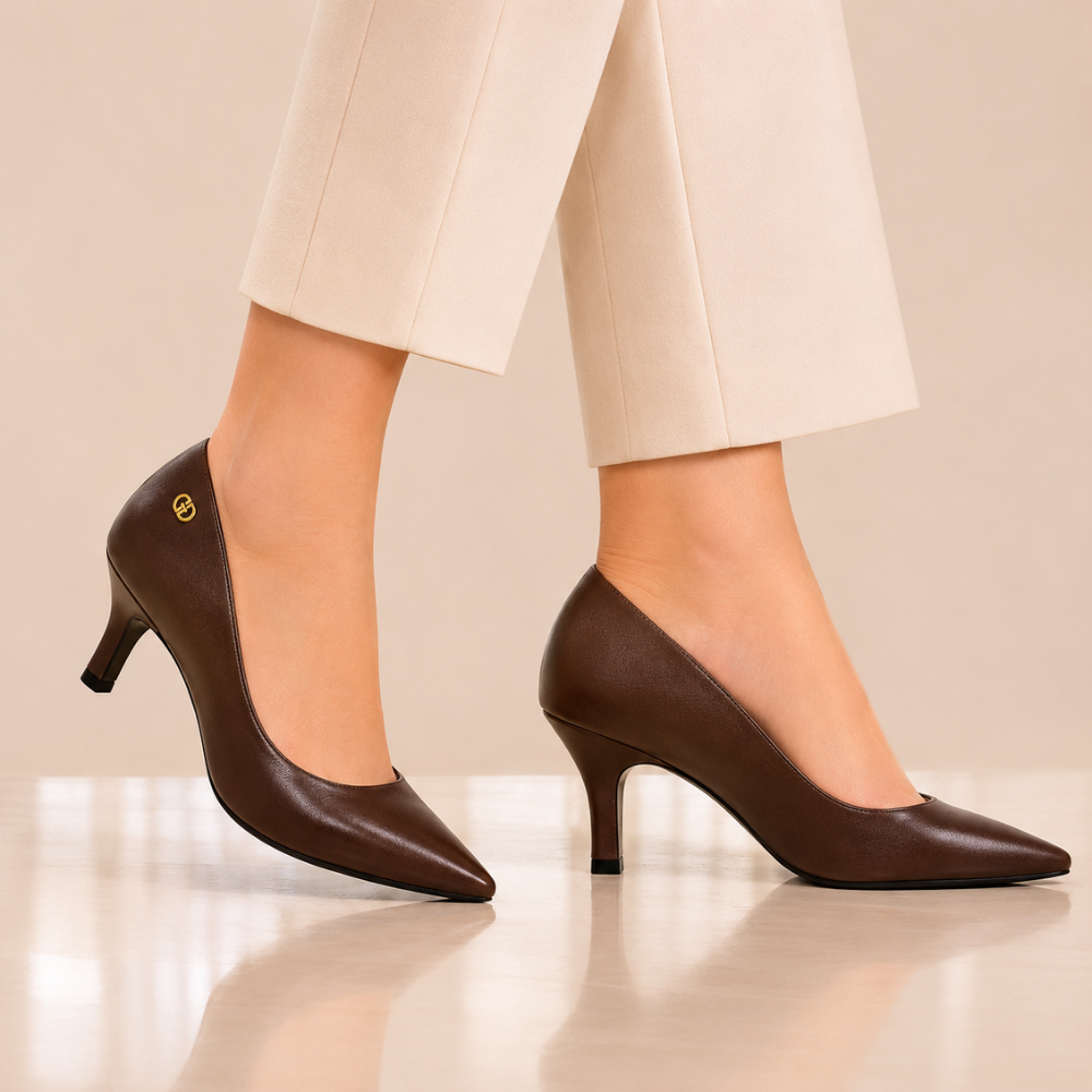 Scarpin Feminino de Bico Fino e Salto Fino de 6 cm em Couro | Giulia Domna