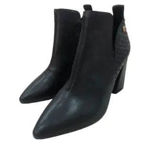 Bota Feminina em Couro Atanado Cano Curto Preta