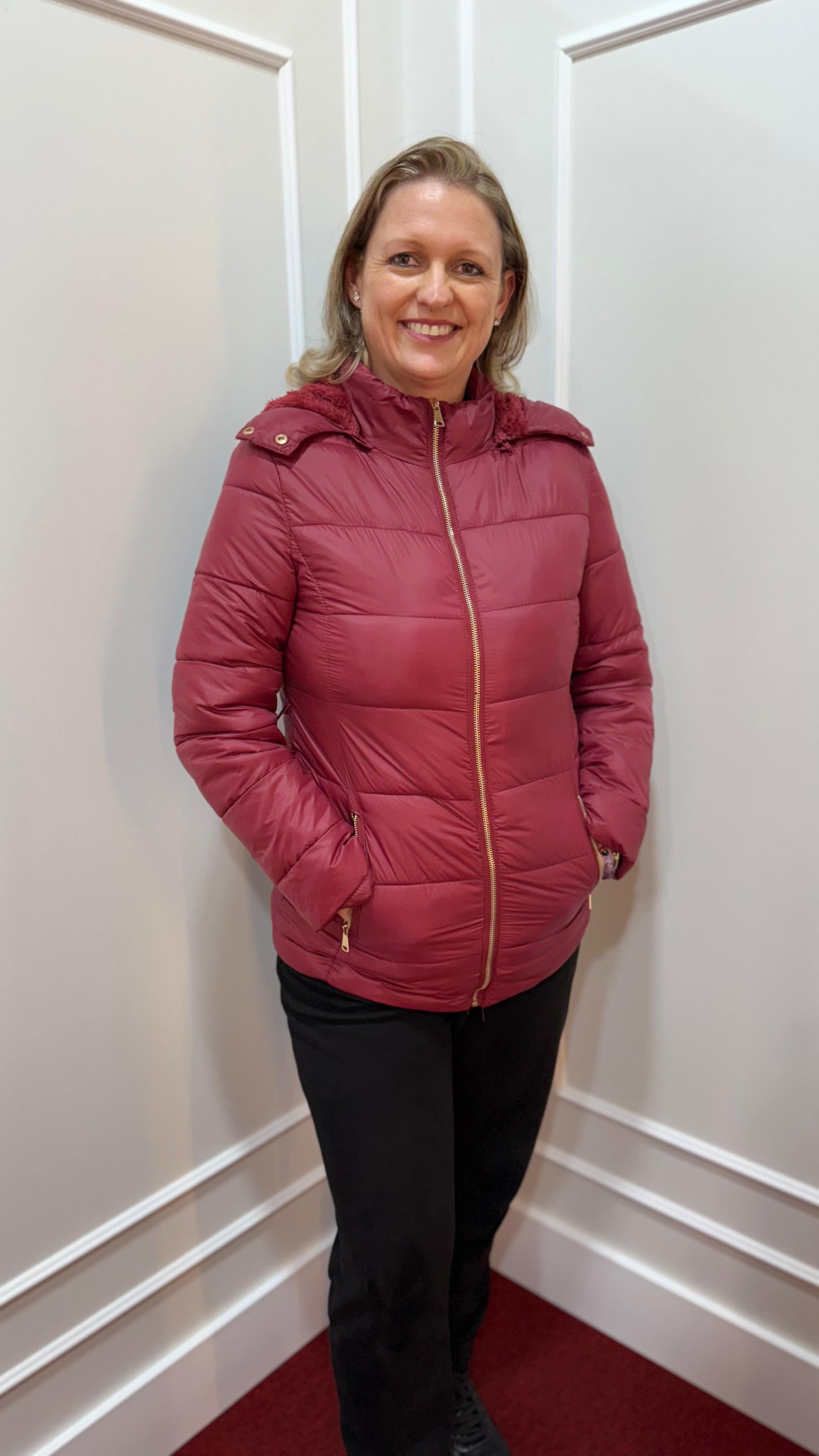 Jaqueta Alongada em Fibra com Pelo e Capuz Removível