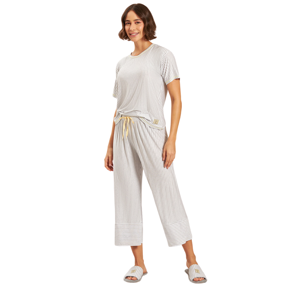 Pijama Feminino Manga Curta com Pantacourt em Viscose
