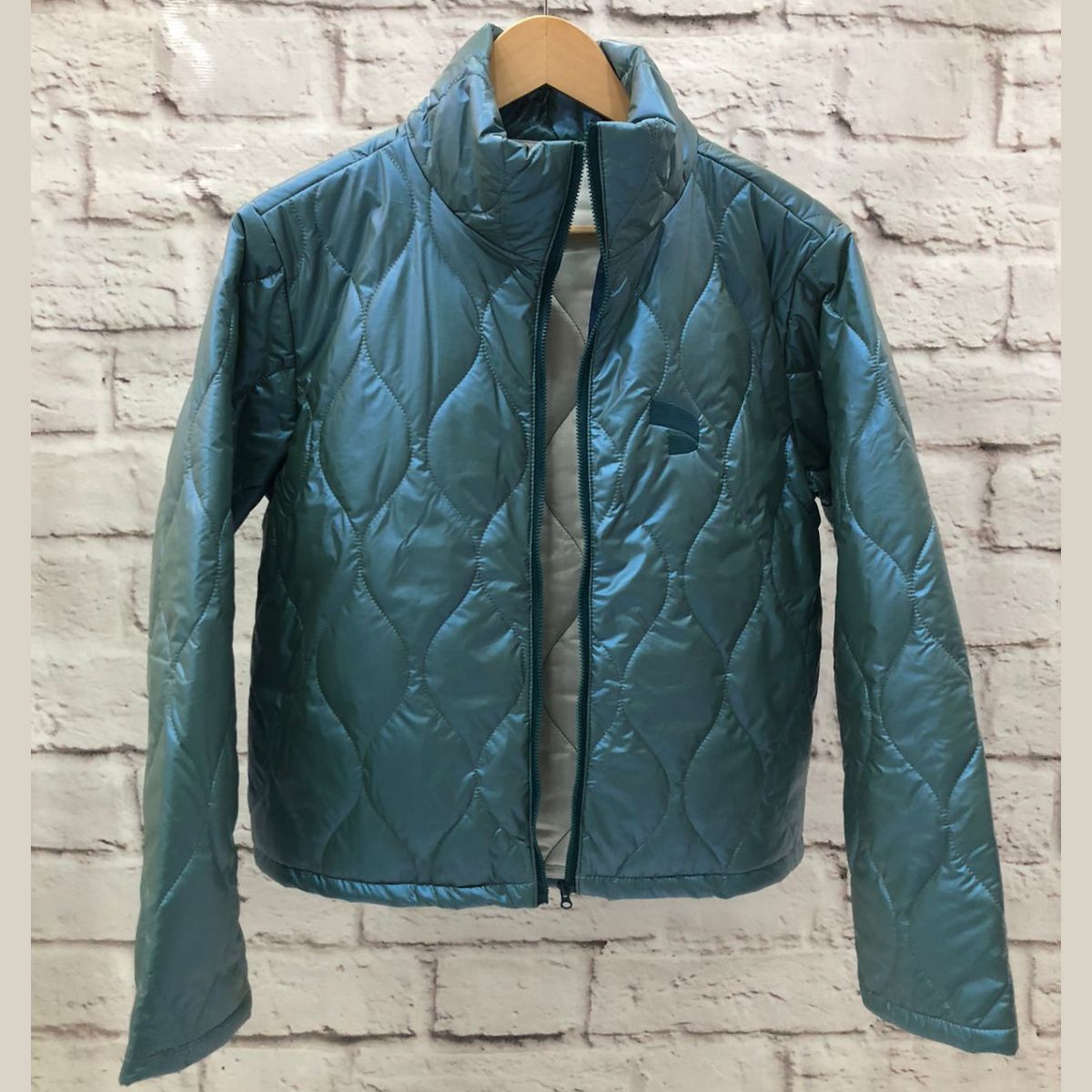 Jaqueta Puffer  Matelassê com Gola Alta e Bolsos Laterais e Internos