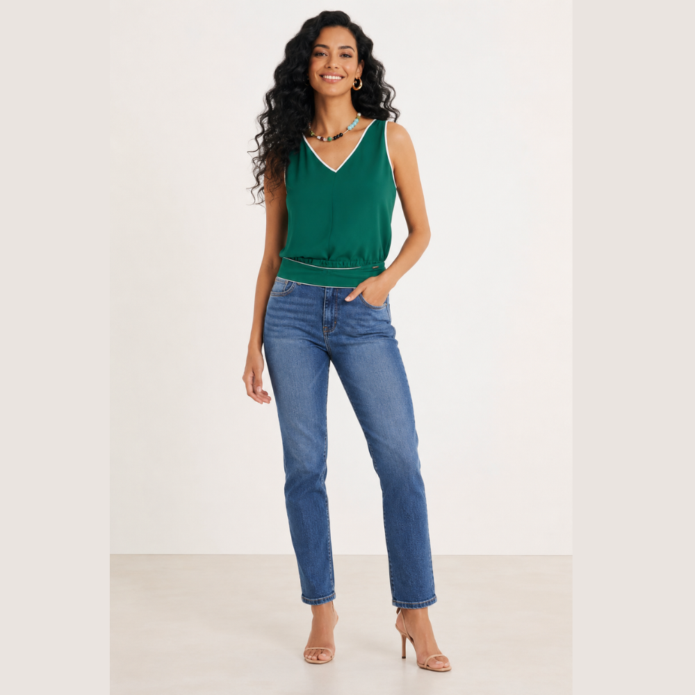Blusa Feminina Regata Modelagem Reta e Decote em V