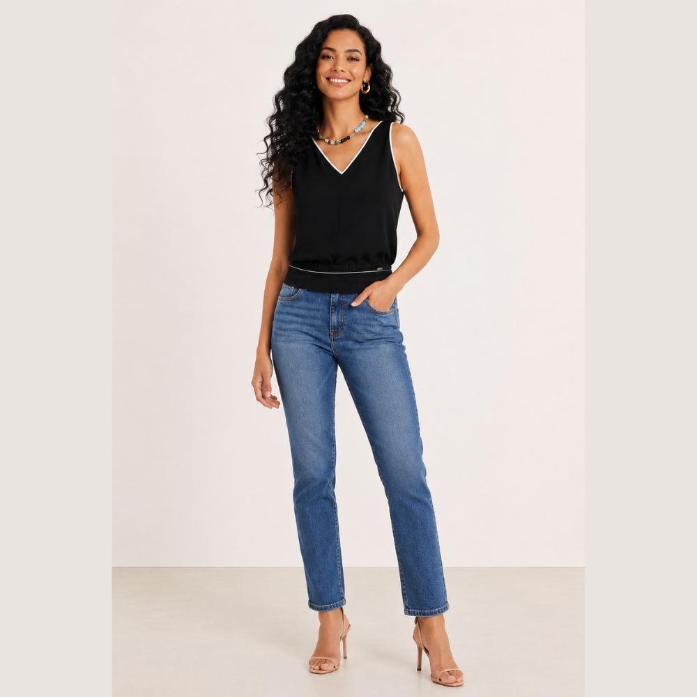 Blusa Feminina Regata Modelagem Reta e Decote em V