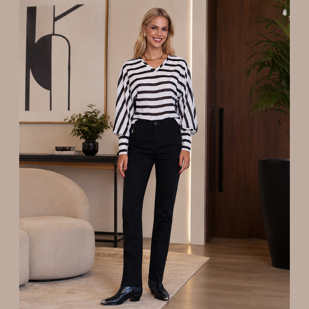 Calça Feminina Preta Reta - A Peça Essencial para um Guarda-Roupa