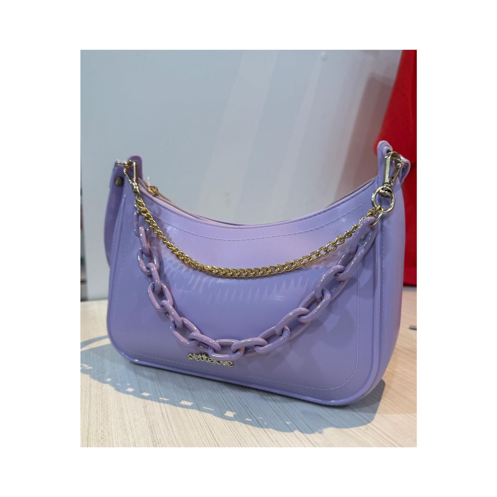 A Bolsa que Vai Te Deixar Irradiante -  Neon, Fashion e Você: Uma Combinação Completa