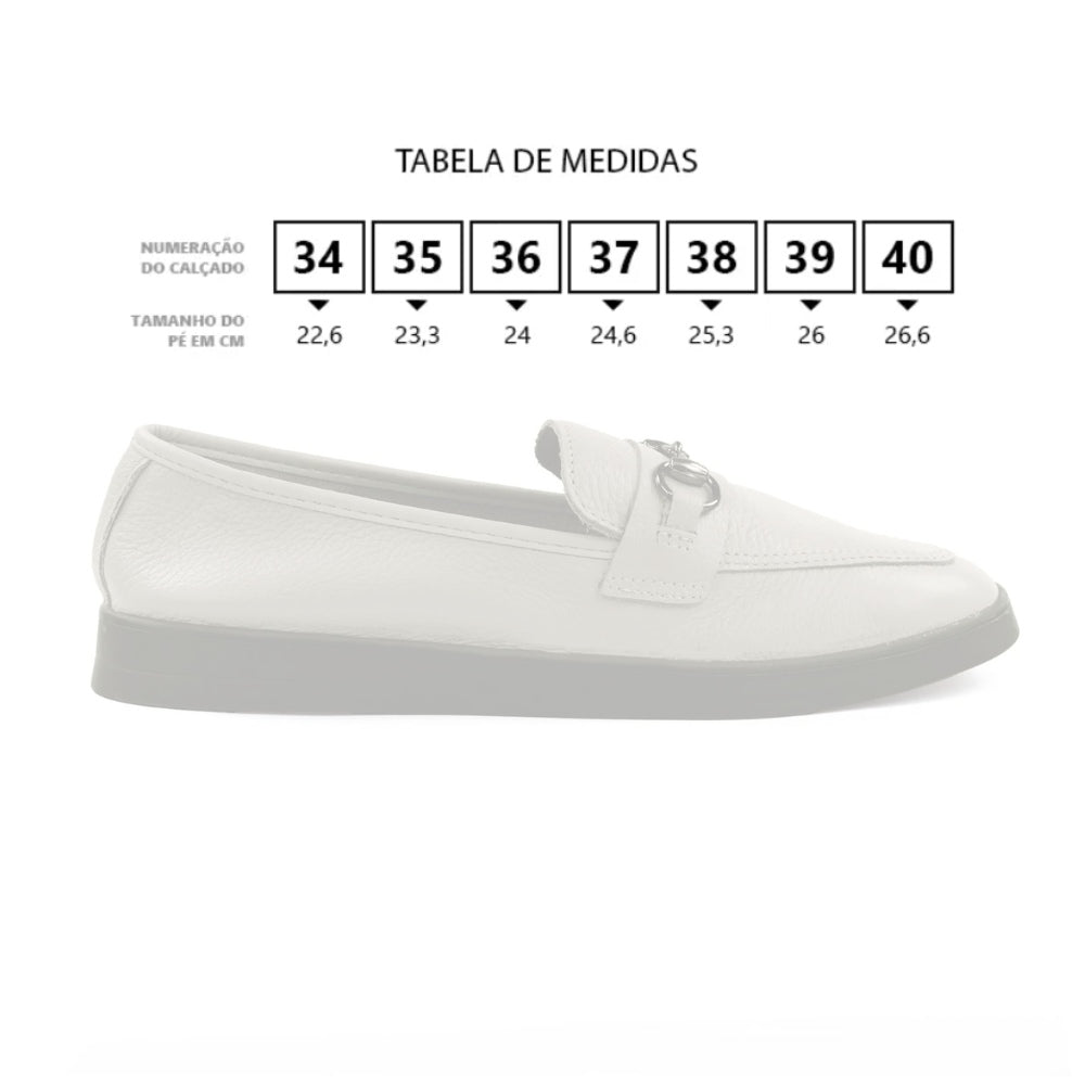 Mocassin em Couro com Detalhe Metálico Super Confortável