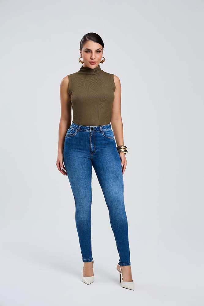 Blusa Regata com Gola Leve e Confortável