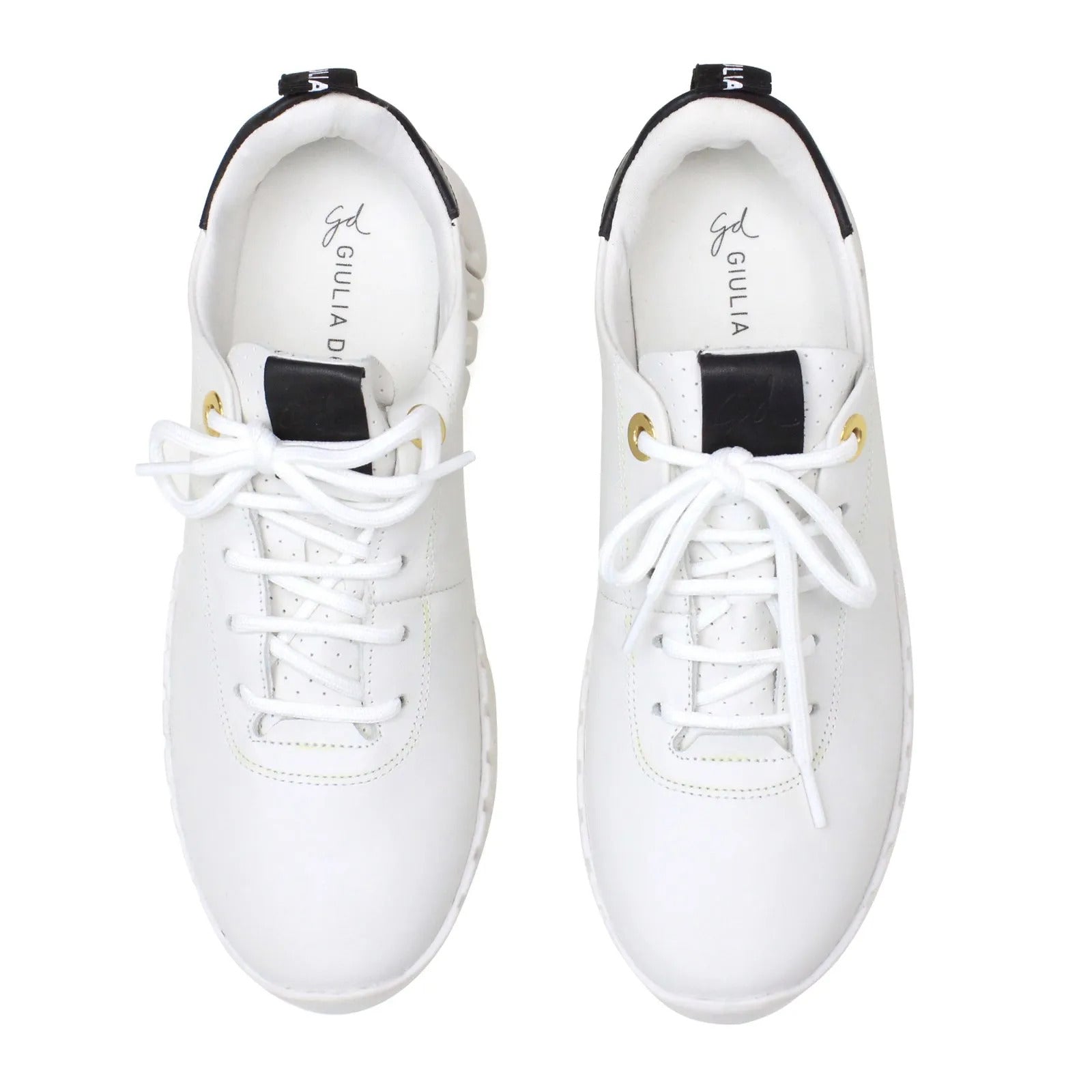 Tênis Flow Wave Branco em Couro e Detalhe em Preto Giulia Domna
