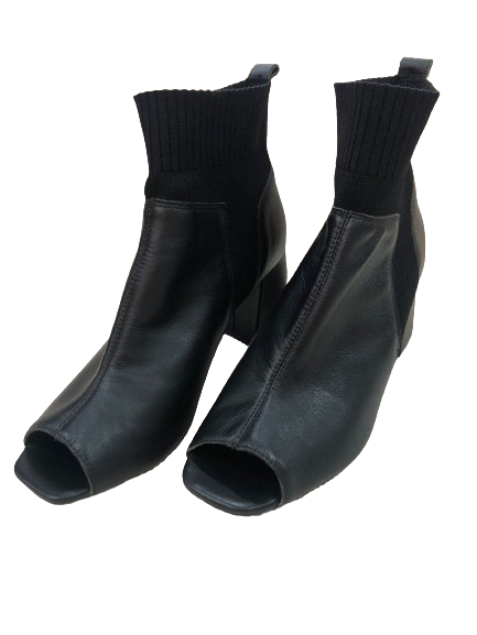 Bota Feminina em Napa com Cano Curto em Couro