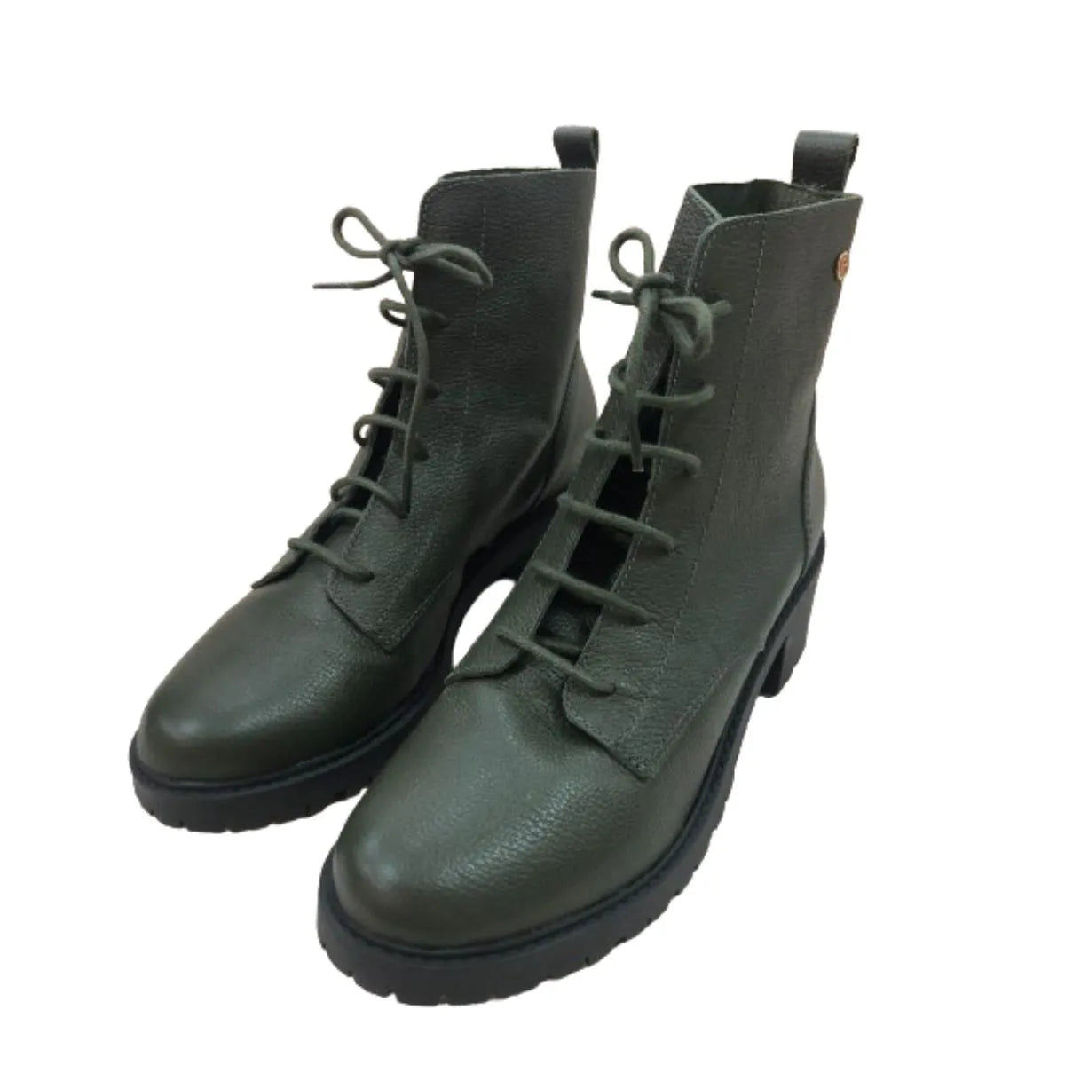 Bota Coturno Cano Curto em Couro com Salto Tratorado