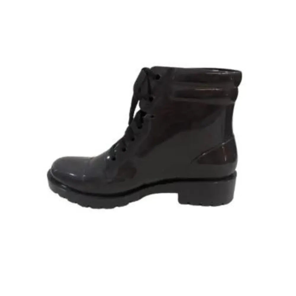 Bota Estilo Coturno Detalhe Acolchoado na Parte Traseira Salto Baixo