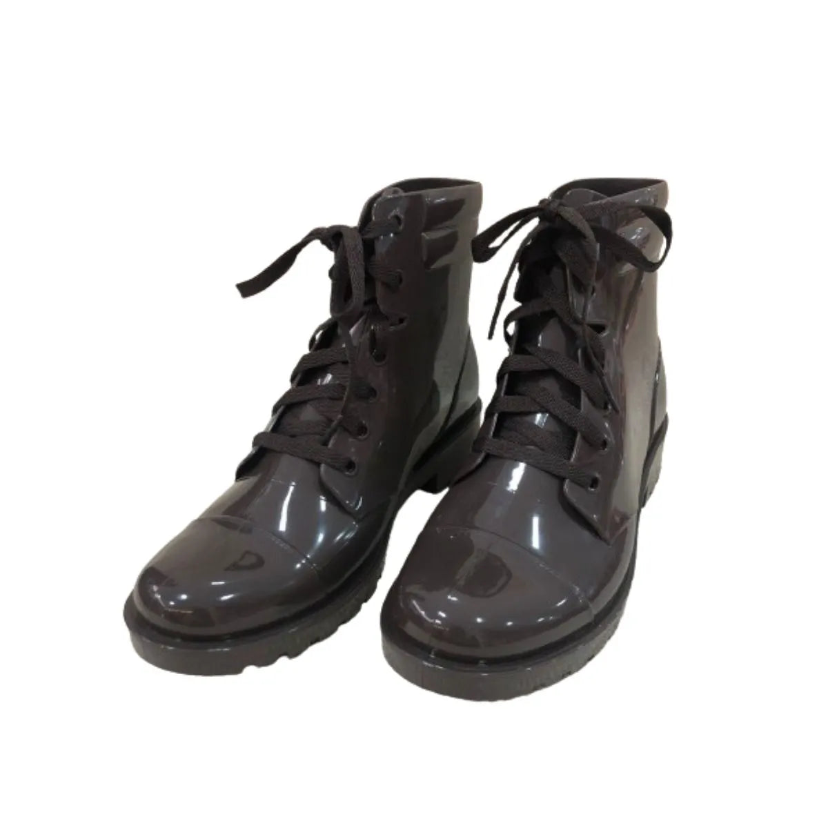 Bota Estilo Coturno Detalhe Acolchoado na Parte Traseira Salto Baixo