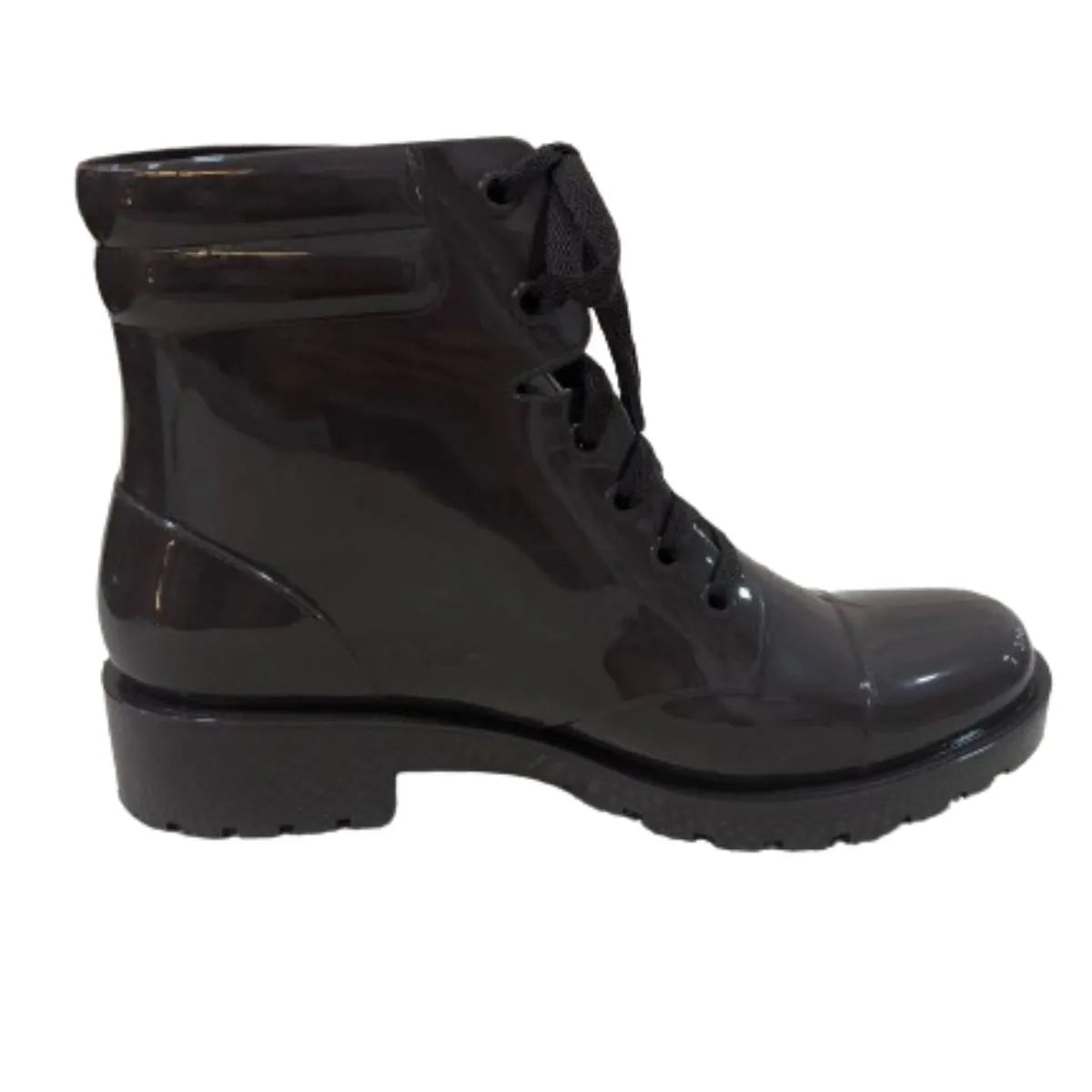 Bota Estilo Coturno Detalhe Acolchoado na Parte Traseira Salto Baixo