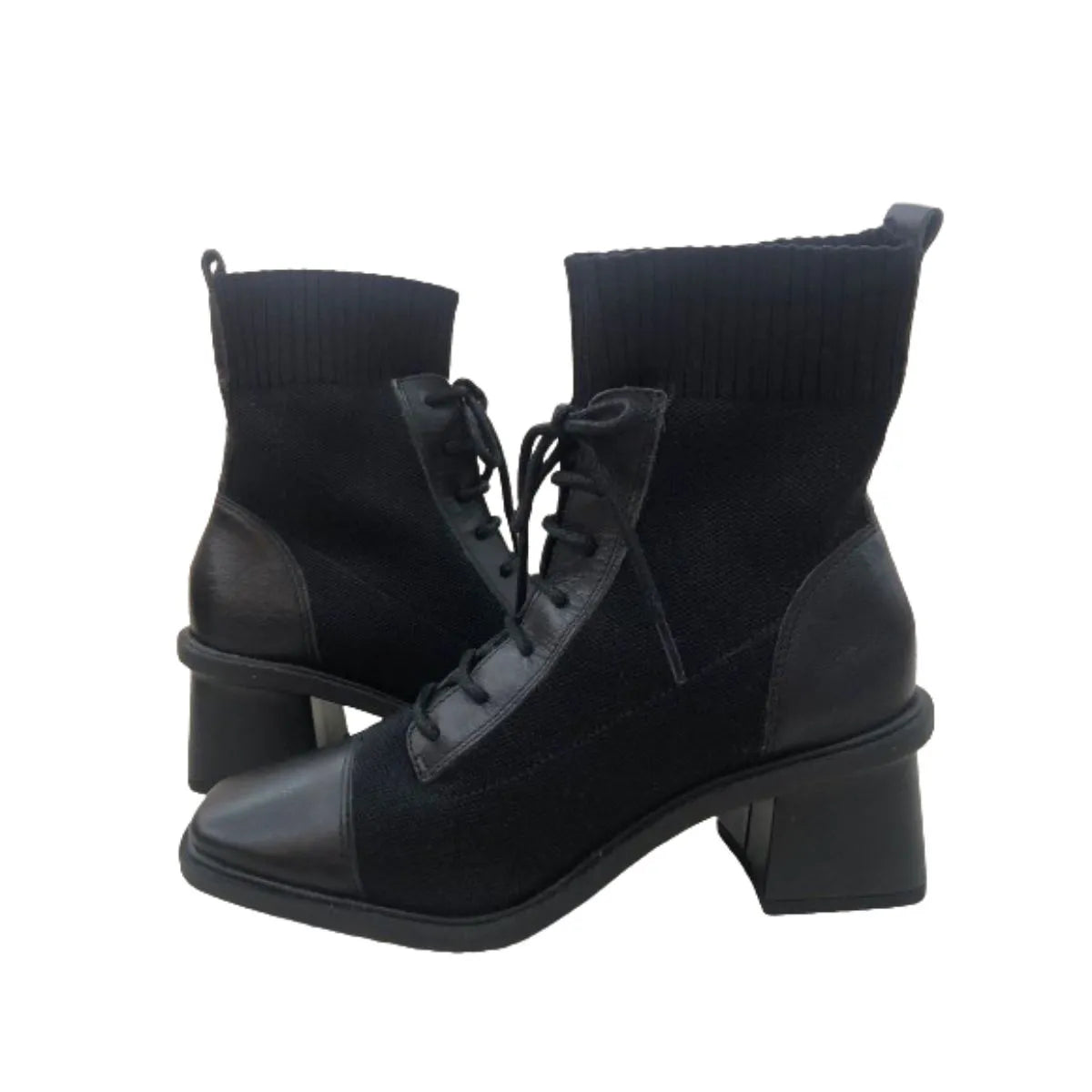 Bota Feminina em Napa com Cano Curto Solado de 4cm