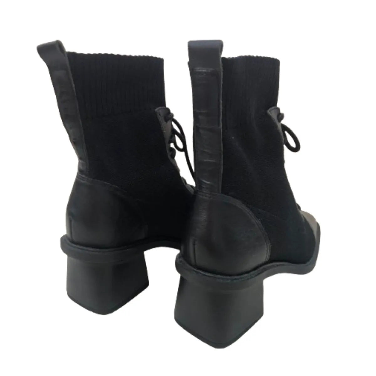 Bota Feminina em Napa com Cano Curto Solado de 4cm