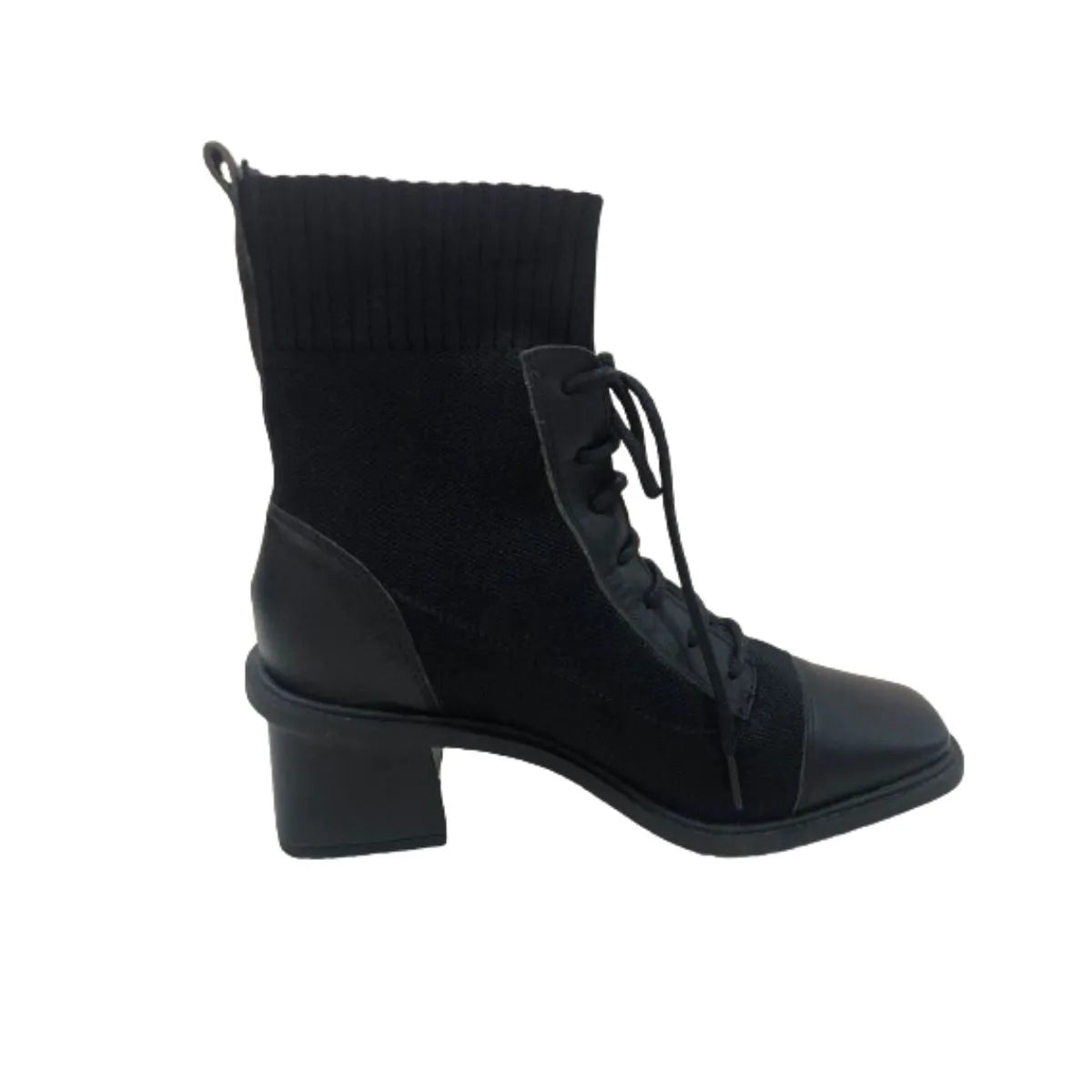 Bota Feminina em Napa com Cano Curto Solado de 4cm