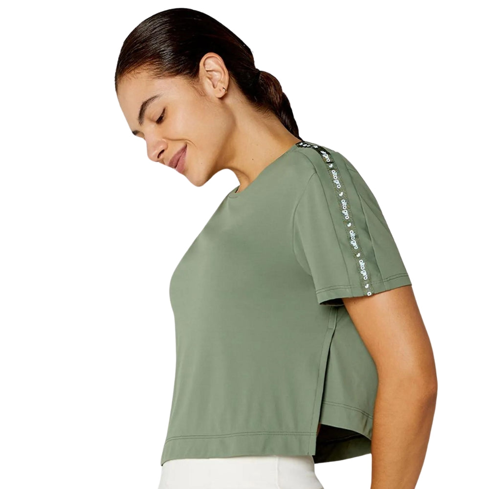 T-SHIRT Cropped com Aberturas Laterais e Proteção UV