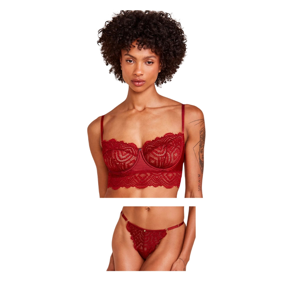 Conjunto de Lingerie Sutiã e Calcinha String Fio Dental em Renda