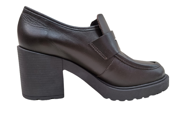 Sapato Social Feminino Café em Couro e Sola Tratorada