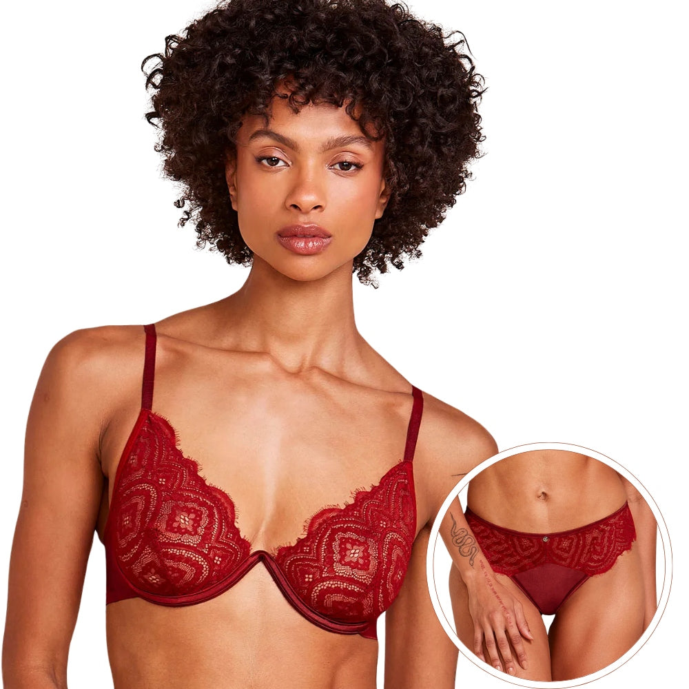 Conjunto de Lingerie Sutiã e Calcinha Biquíni em Renda