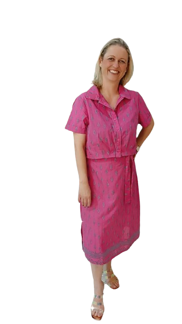 Conjunto Saia e Cropped em Rosa Estampado Feminino: Sua Elegância em Destaque!