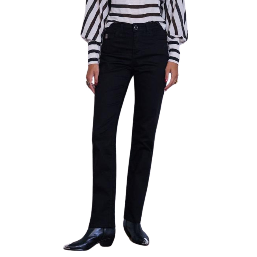 Calça Feminina Preta Reta - A Peça Essencial para um Guarda-Roupa