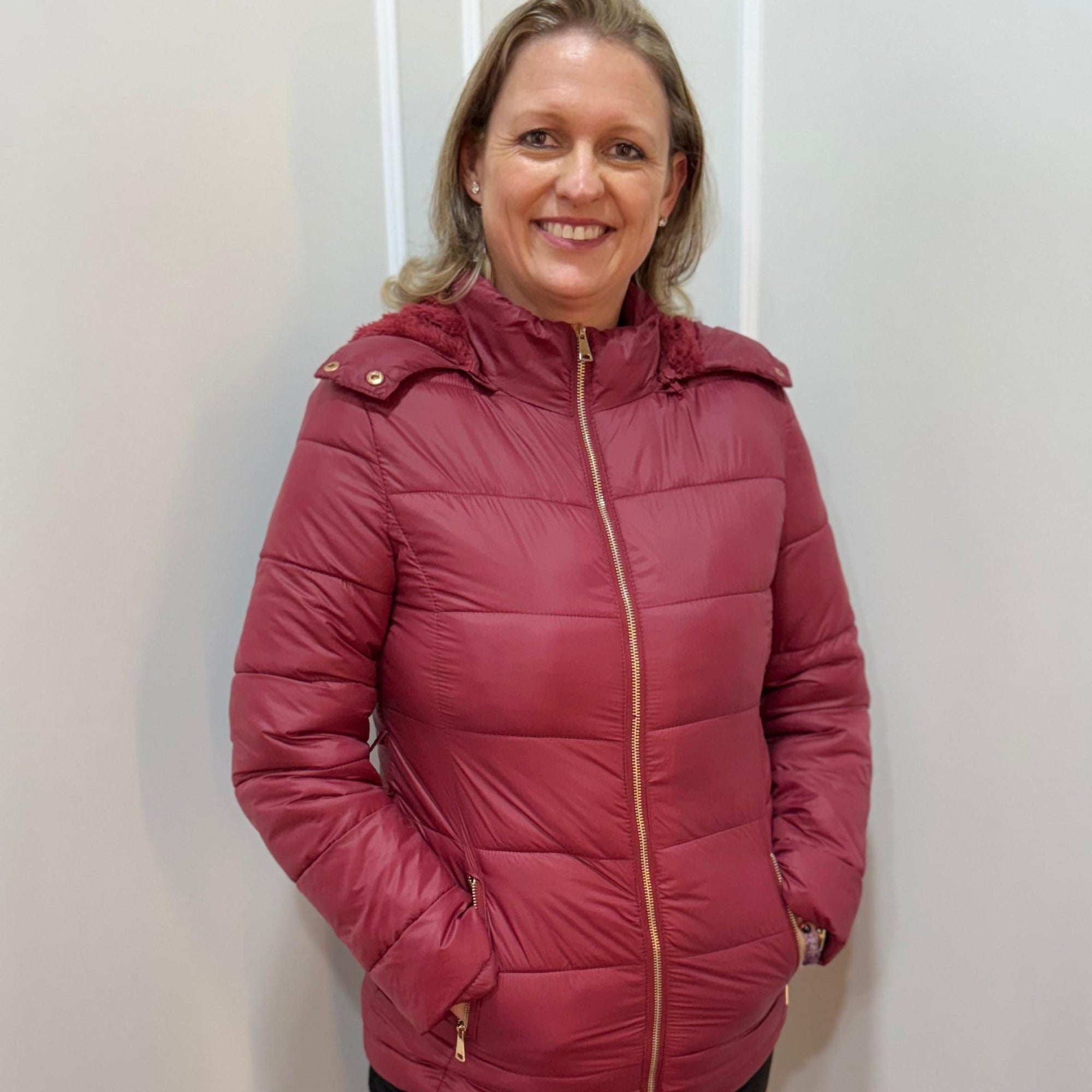 Jaqueta Alongada em Fibra com Pelo e Capuz Removível