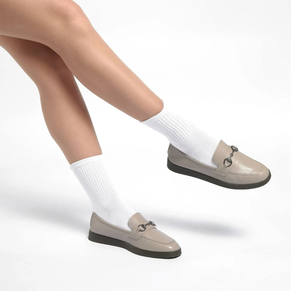 Mocassin em Couro com Detalhe Metálico Super Confortável