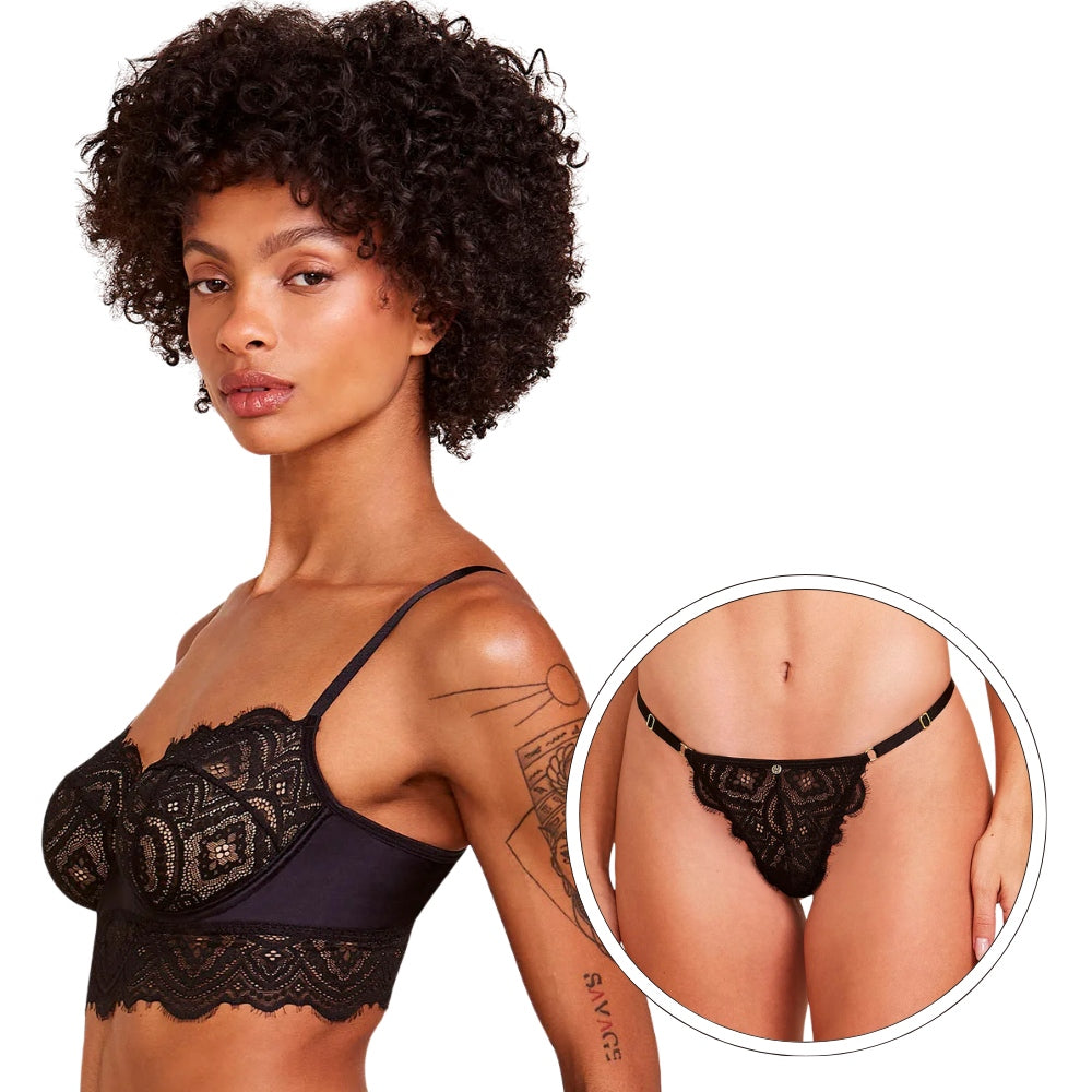 Conjunto de Lingerie Sutiã e Calcinha String Fio Dental em Renda