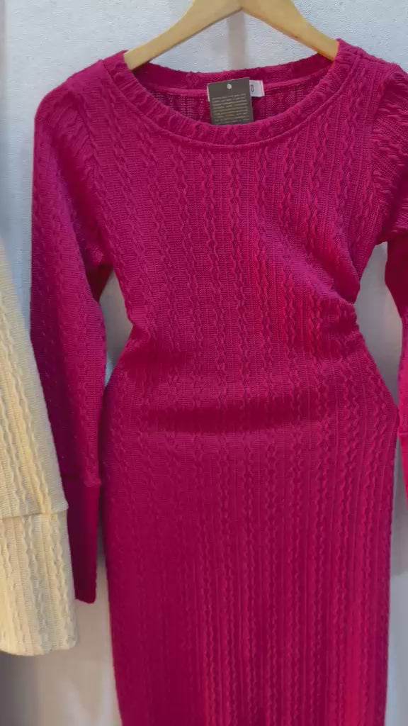 Vestido Longo Tricô Manga Longa com Fenda Lateral