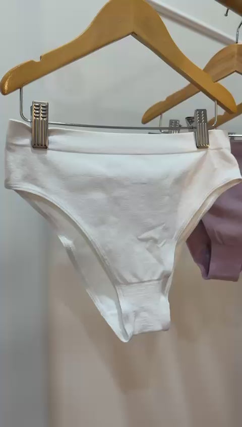 Calcinha Média Cavada Conforto Ideal para o Dia a Dia com Tratamento Hidrófilo