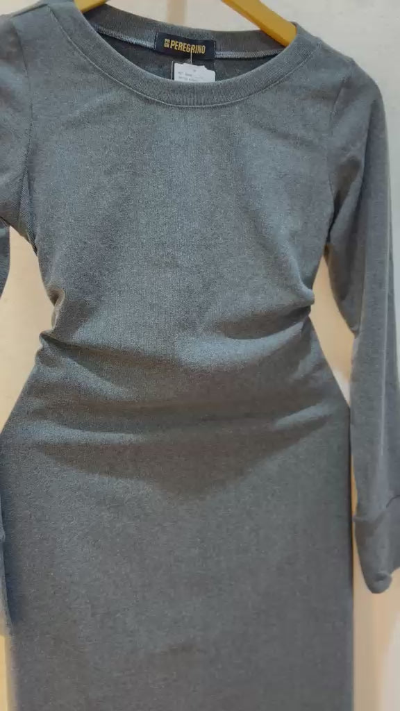 Vestido Longo Malha Leve com Fenda Lateral Conforto e Estilo