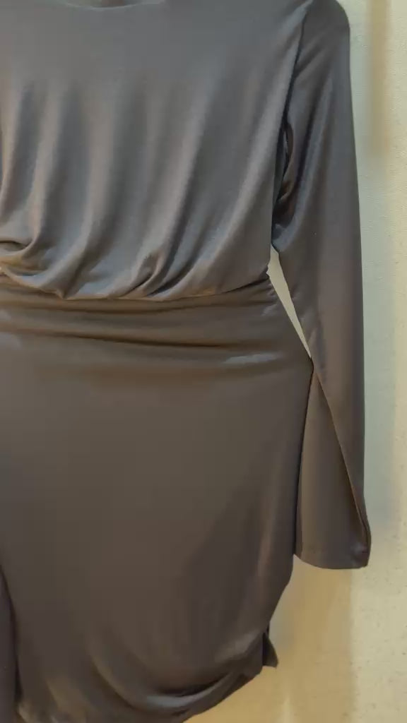 Vestido Preto de Viscose Midi Médio: Elegância e Conforto